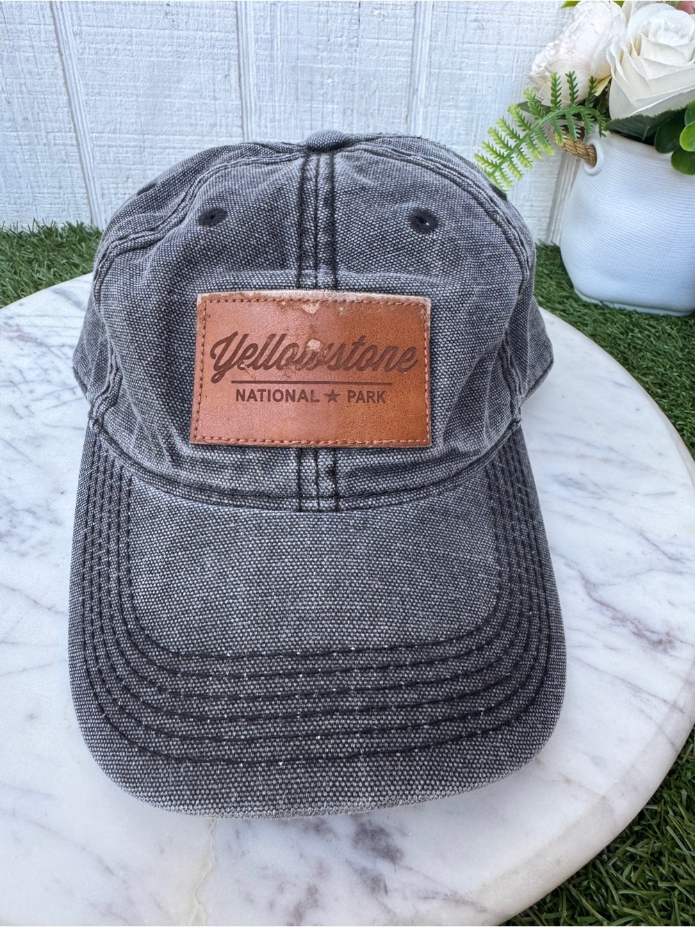 Yellowstone Patch Vintage
Cap Men's Washed Gray Cap with Leather Patch used